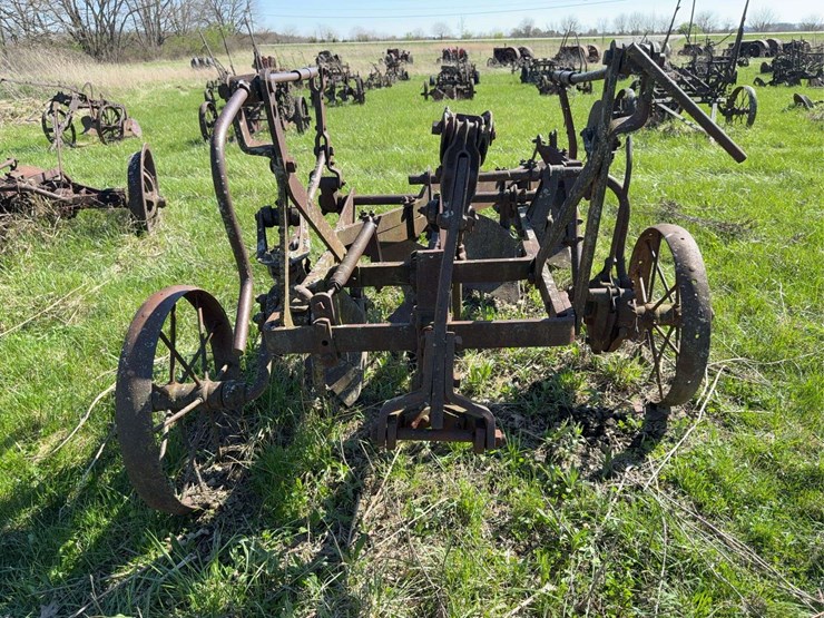 oliver-four-bottom-plow-image-17