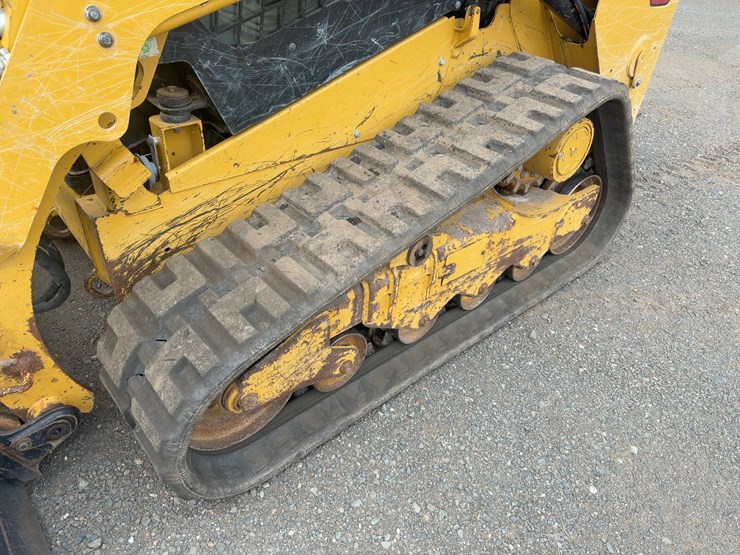2020-caterpillar-259d3-image-17
