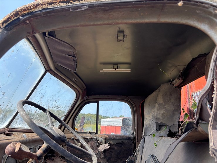 #2583-•-dodge-flatbed-truck-(no-title,-for-parts)-image-12