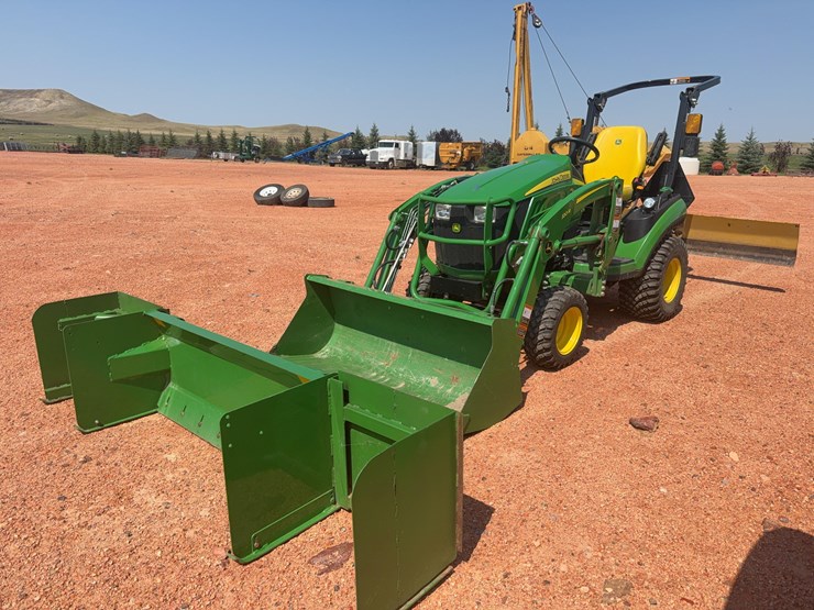 john-deere-1025-image-1