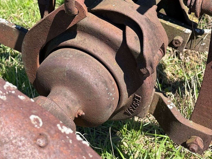 oliver-two-bottom-horse-drawn-walking-plow-with-no.-3-bottoms-image-10
