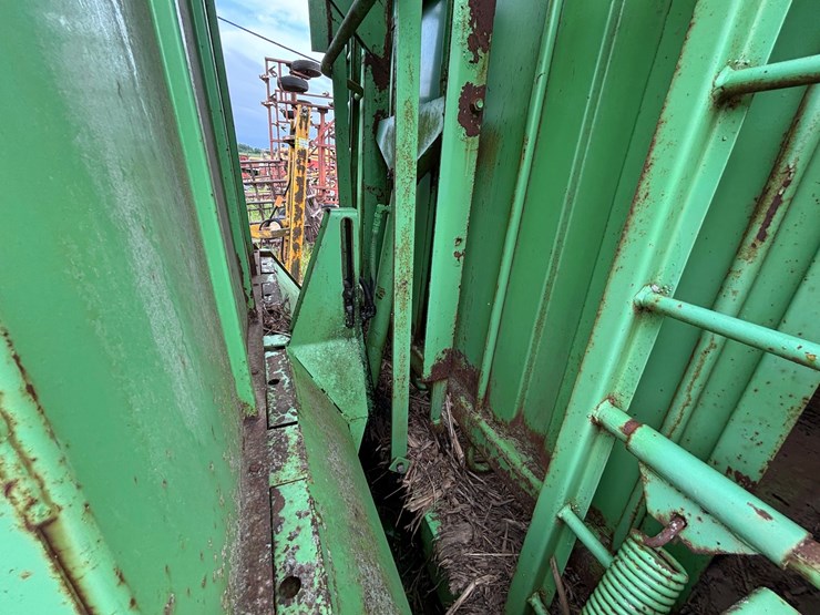 #2617-•-owatonna-540-stacker-image-19