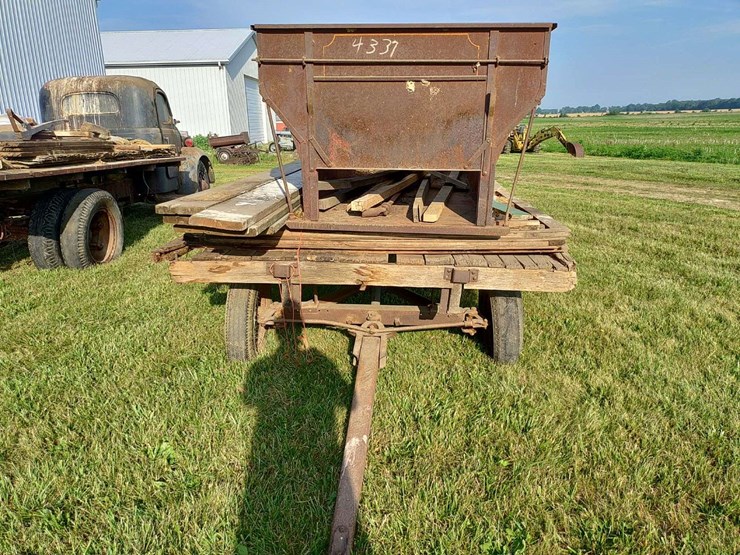 wagon-with-flare-box-image-1