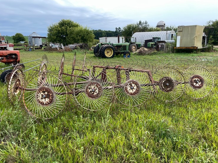 #2613-•-(10)-wheel-v-rake-image-5