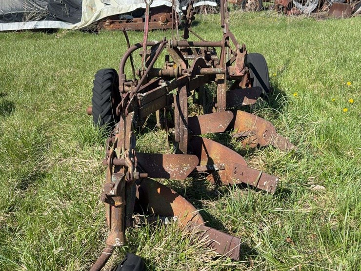 oliver-three-bottom-plow-image-3