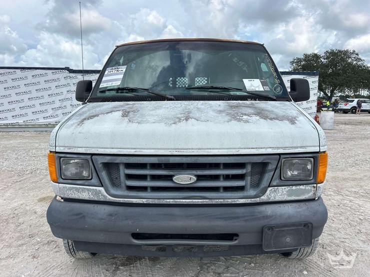 2006-ford-cargo-image-19