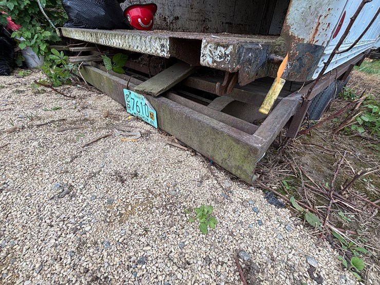 #2589-•-16'-tandem-axle-flatbed-trailer-(no-title,-for-parts)-image-9