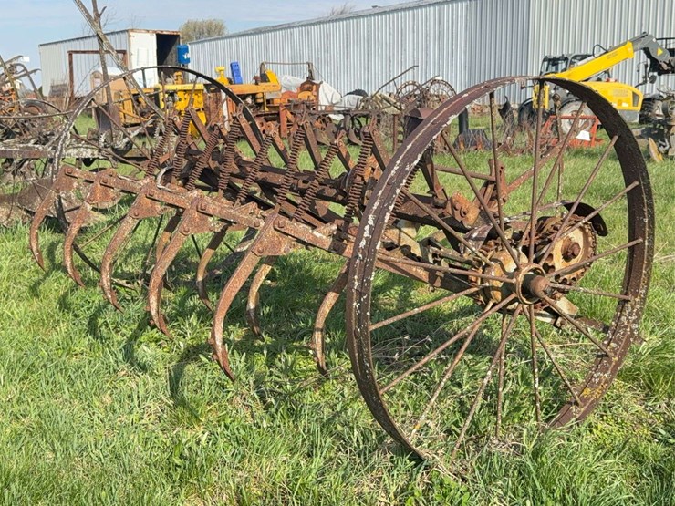 ihc-8ft-field-cultivator-image-3
