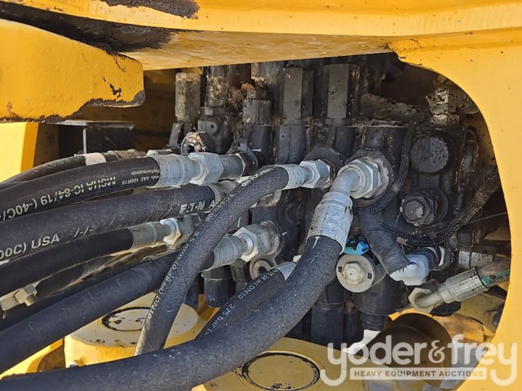 2019-deere-310sl-image-31