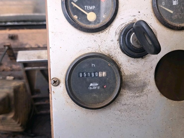 caterpillar-211-image-15