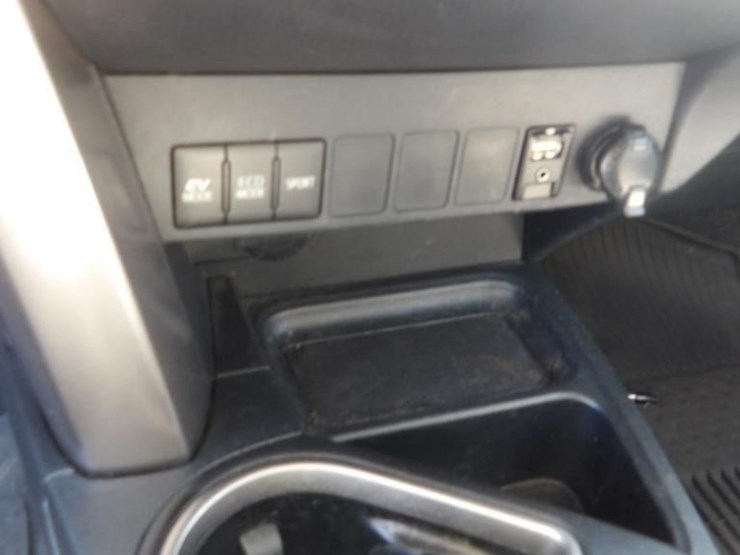 2016-toyota-rav4-image-23