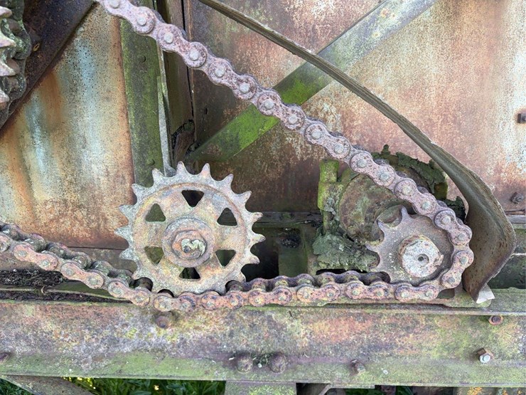 holt-caterpillar-pull-type-combine-image-29