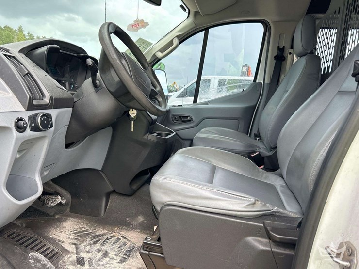 2016-ford-transit-image-13