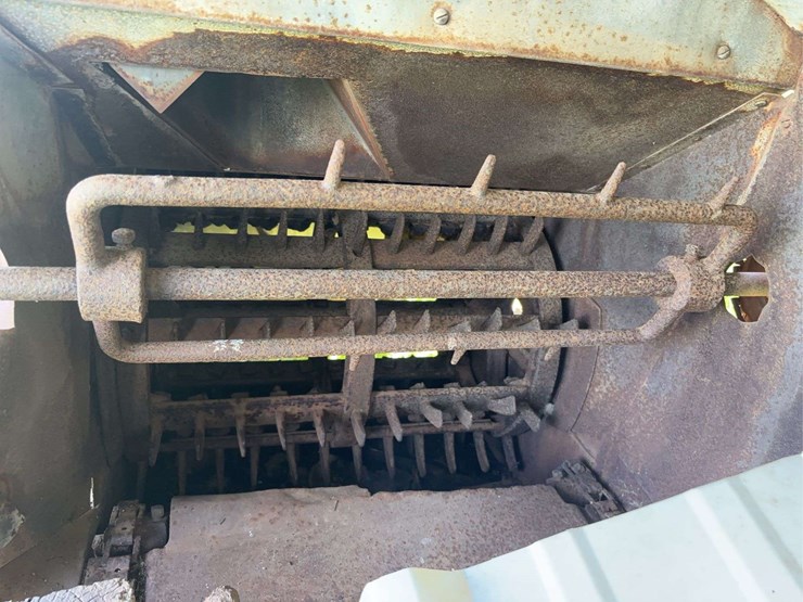 holt-caterpillar-pull-type-combine-image-25