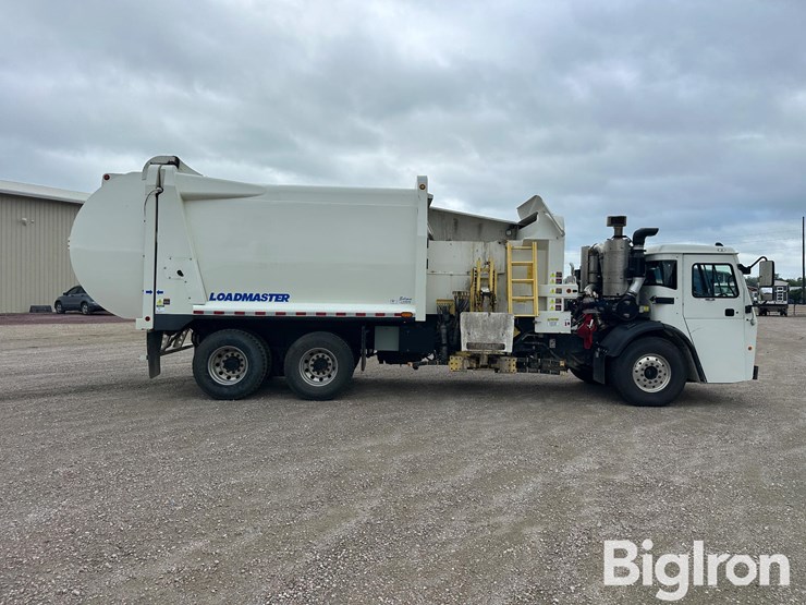 2024-mack-lr64-loadmaster-sideloader-t/a-garbage-truck-image-4