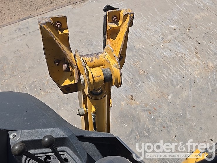 2019-deere-310sl-image-37