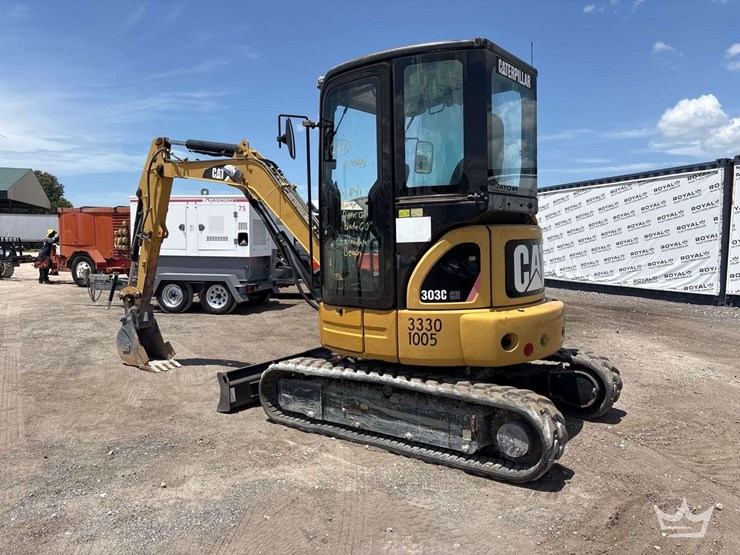 2010-caterpillar-303c-cr-mini-excavator-image-4