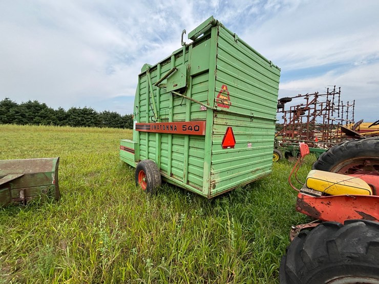 #2617-•-owatonna-540-stacker-image-8