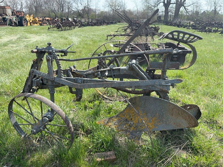 deering-14”-one-bottom-sulky-plow-image-6