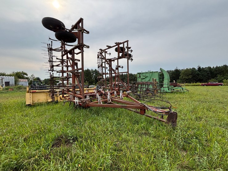 #2621-•-wil-rich-27'-field-cultivator-image-4