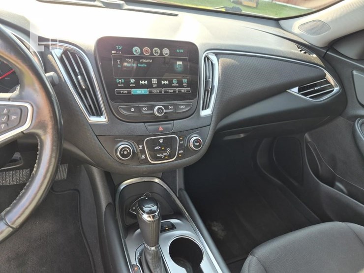 2018-chevrolet-malibu-image-11