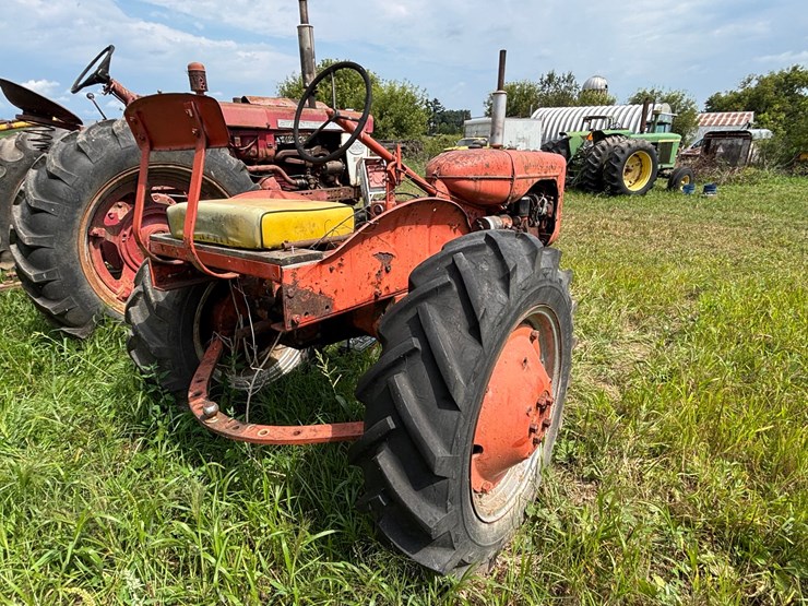 #2568-•-allis-chalmers-c-narrow-front-tractor-image-5