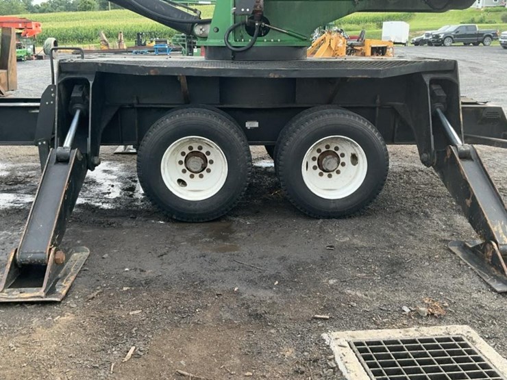 2015-deere-335d-image-76