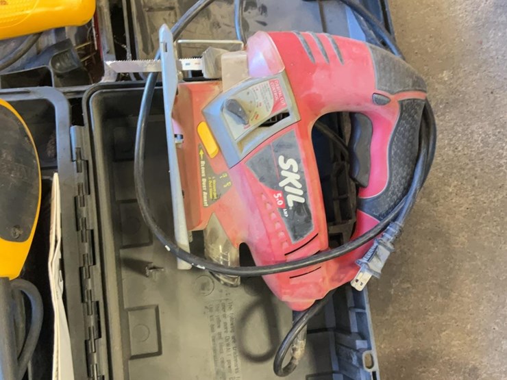 dewalt-table-saw-&-handheld-wood-working-tools-image-12