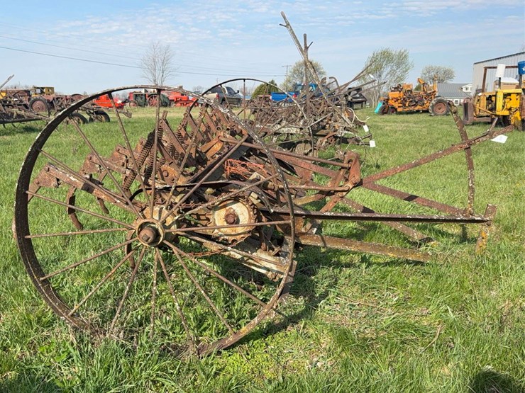 ihc-8ft-field-cultivator-image-2