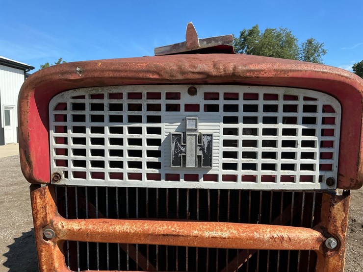 1960-case-ih-farmall-60-image-9