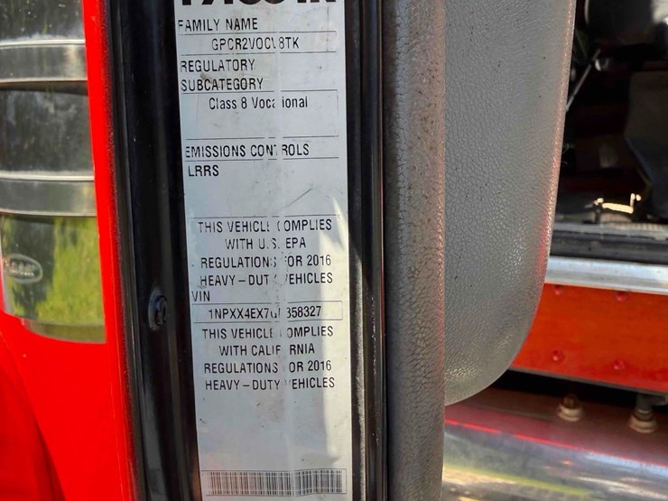 2016-peterbilt-389-image-9