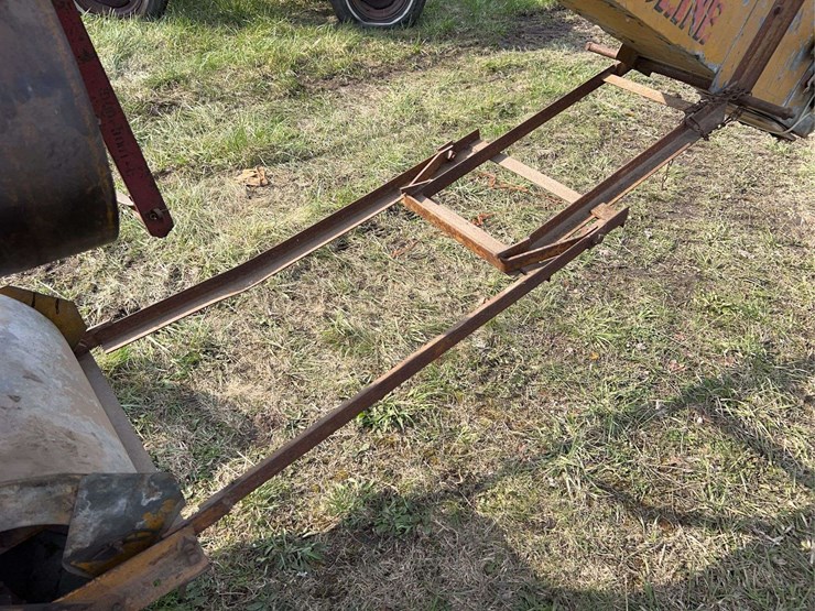 minneapolis-moline-model-dcorn-sheller-image-24