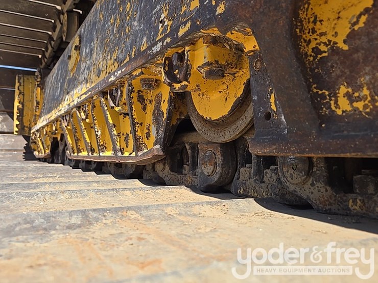 2023-komatsu-d61px-24-image-18