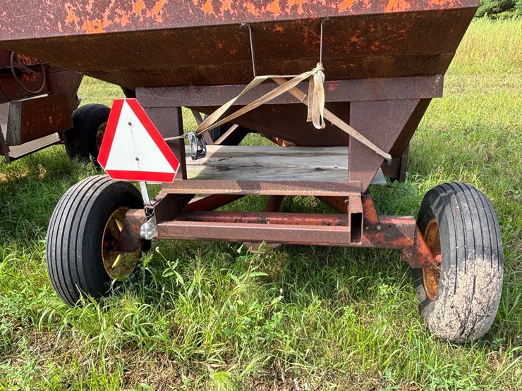 #2644-•-kelly-gravity-box-on-running-gear-image-8