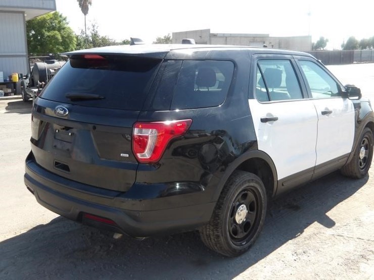 2019-ford-explorer-image-4