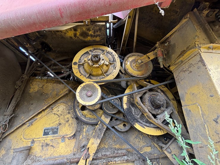new-holland-tr86-image-42