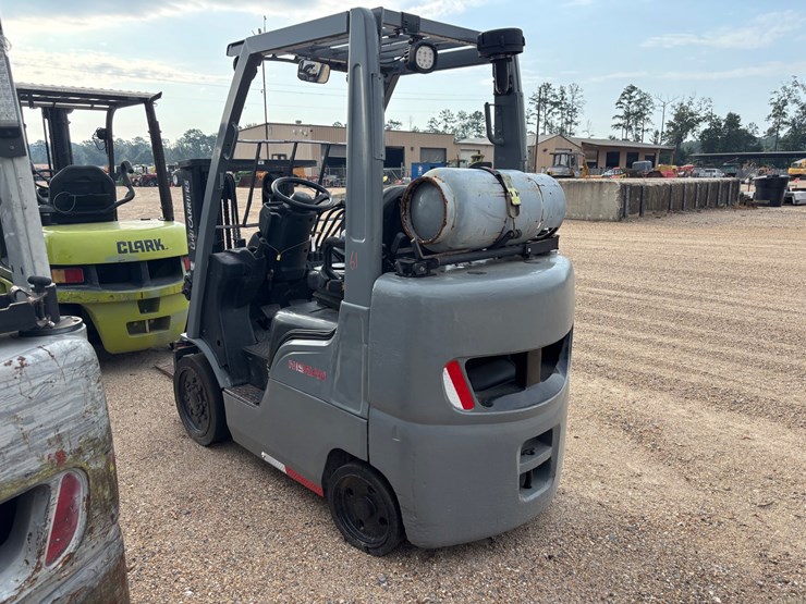 #2074-•-nissan-uni-carry-forklift-propane-image-1