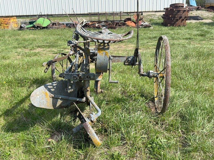 deering-14”-one-bottom-sulky-plow-image-4