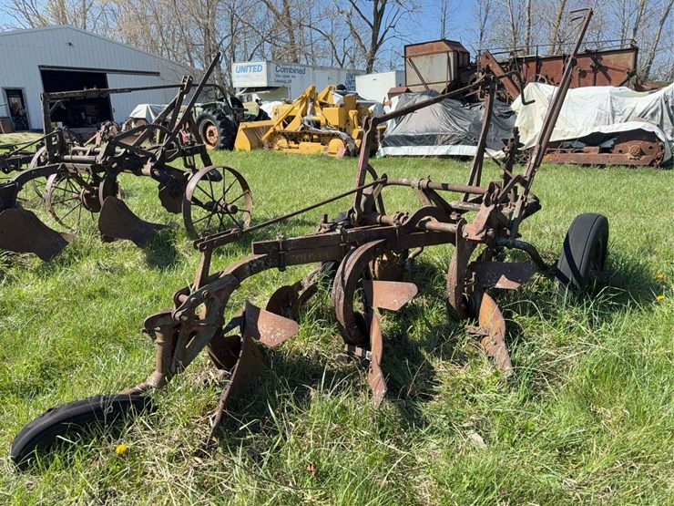 oliver-three-bottom-plow-image-2