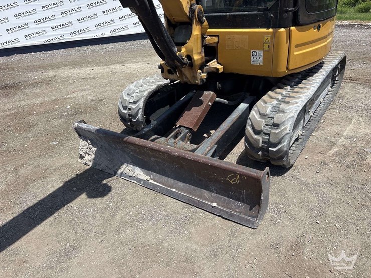 2010-caterpillar-303c-cr-mini-excavator-image-19