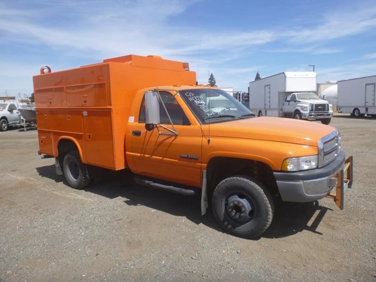 1999-dodge-ram-3500-image-2