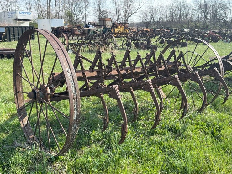 ihc-8ft-field-cultivator-image-5