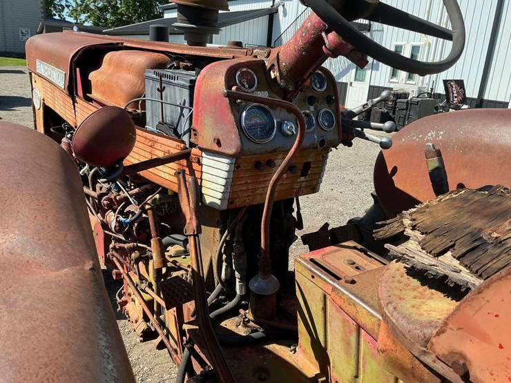 1960-case-ih-farmall-60-image-14