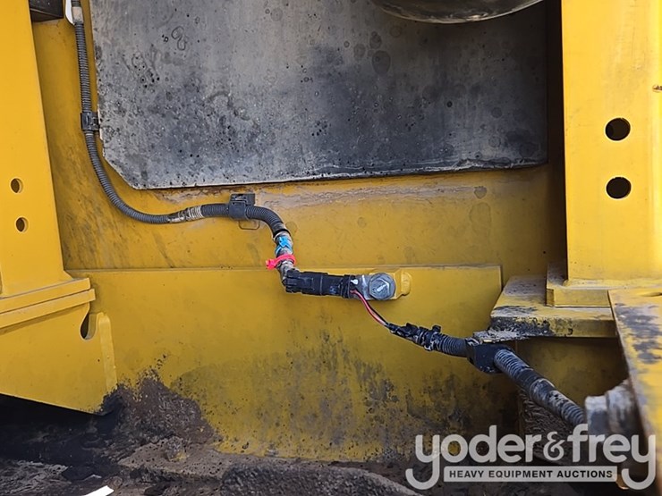 2023-komatsu-pc360-lc-11-image-36