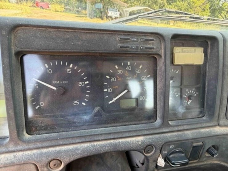 1998-volvo-semi-image-24