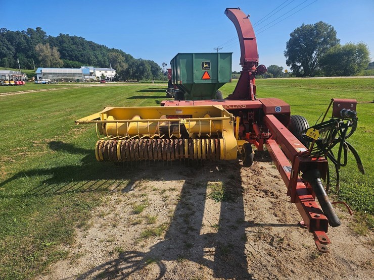 new-holland-790-image-1