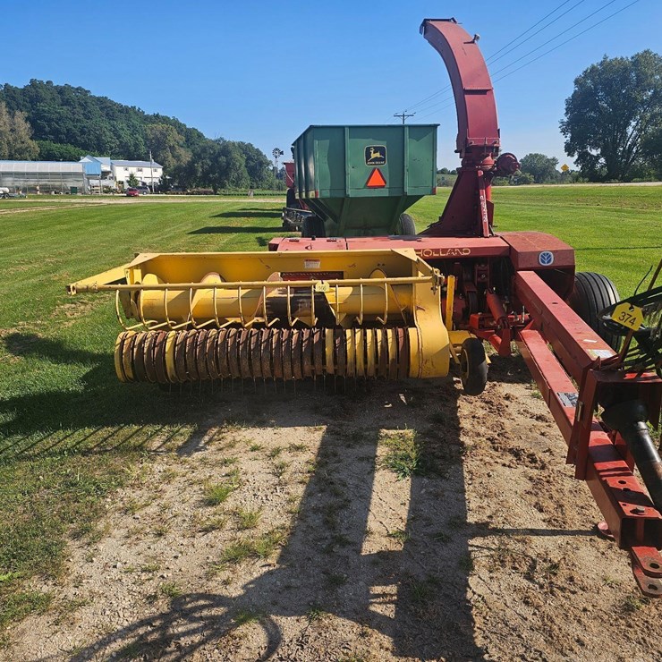 NEW HOLLAND 790