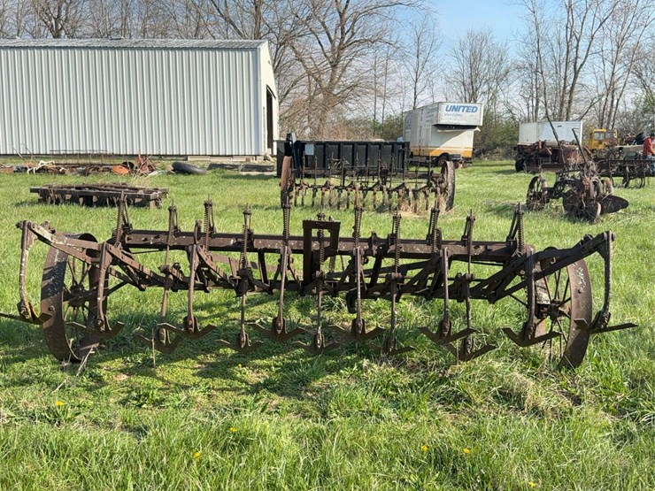 ihc-10ft-field-cultivator-image-5