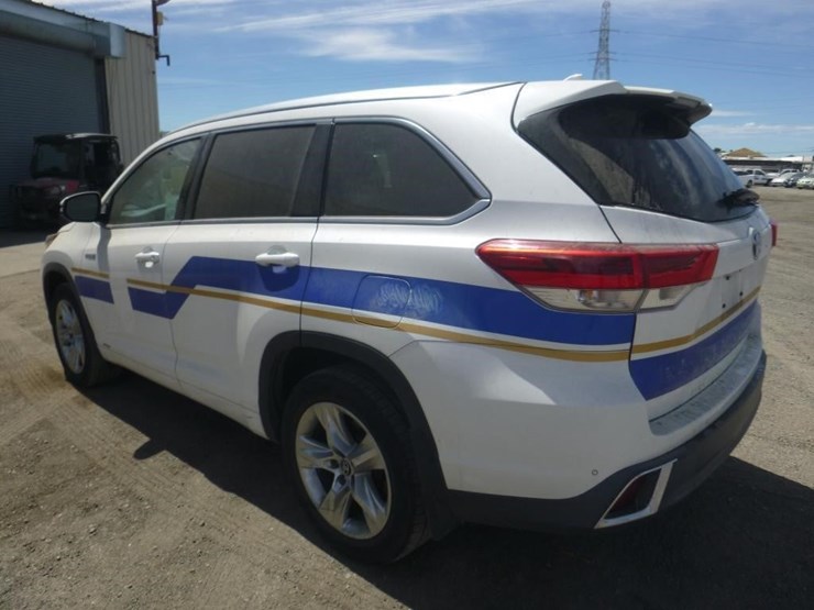 2016-toyota-highlander-image-4