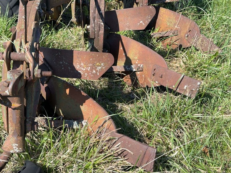 oliver-three-bottom-plow-image-10